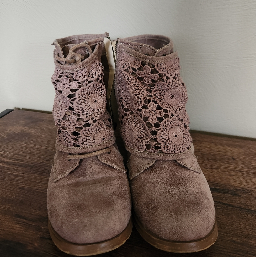 Not Rated Brown Crochet Lace Suede-Look Ankle Boots Size 6.5